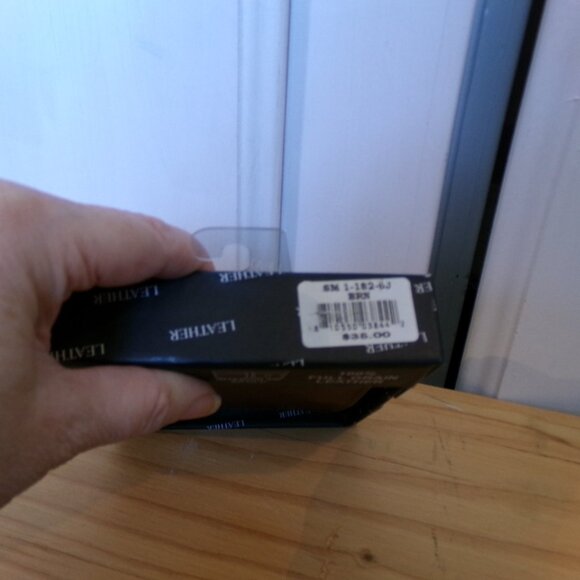 Stone Mountain NWB Dark Brown Bifold Wallet - Picture 2 of 5